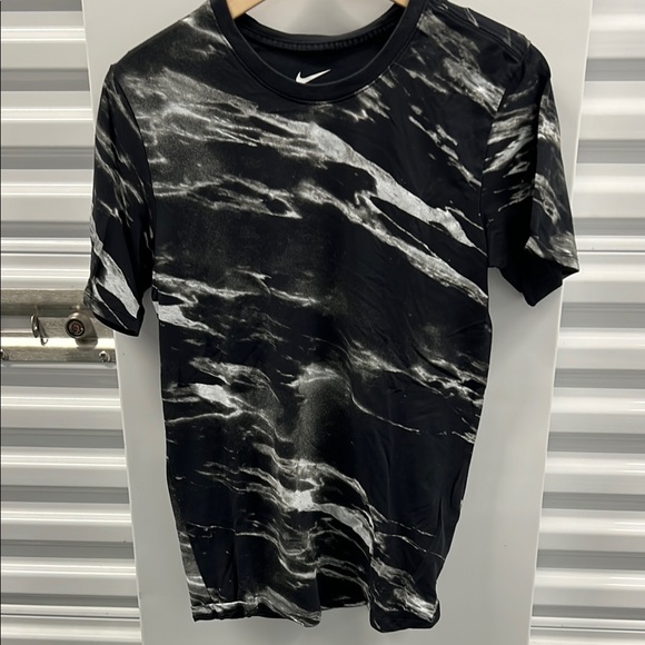 Nike Other - Nike Black and White Short Sleeve Tee